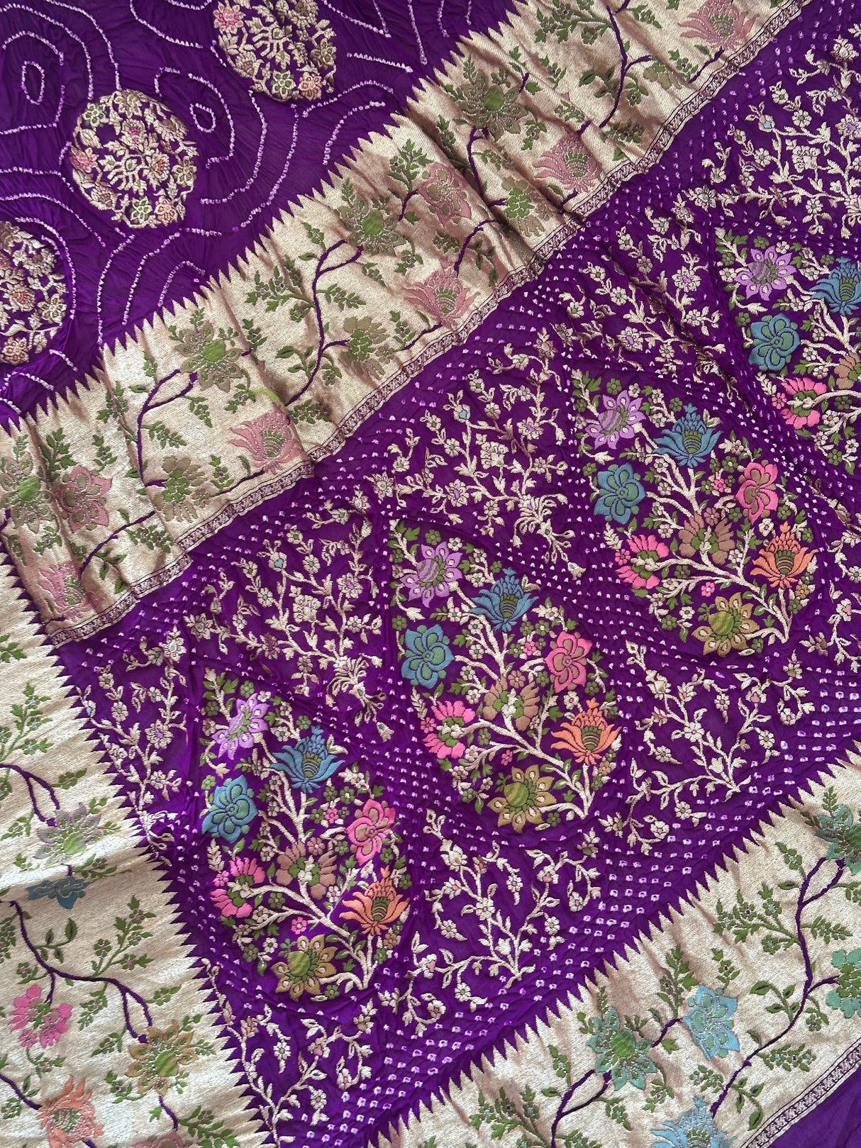 classic-banarasi-bandhani-saree