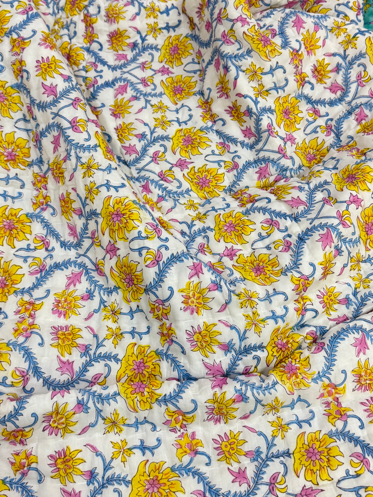 classic-bedroom-quilt-with-handblock-artwork