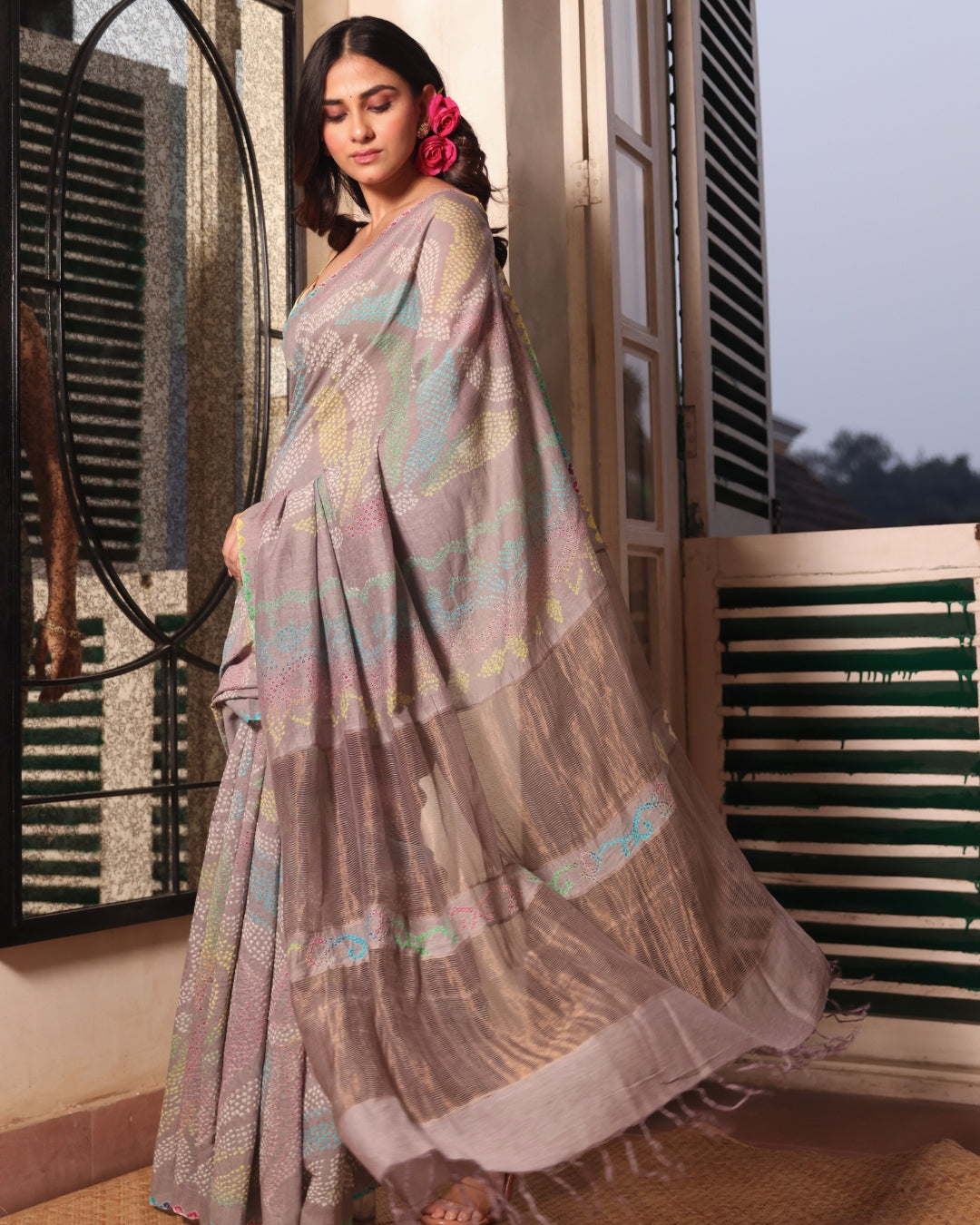 classic-handloom-saree-with-fine-bandhani-details