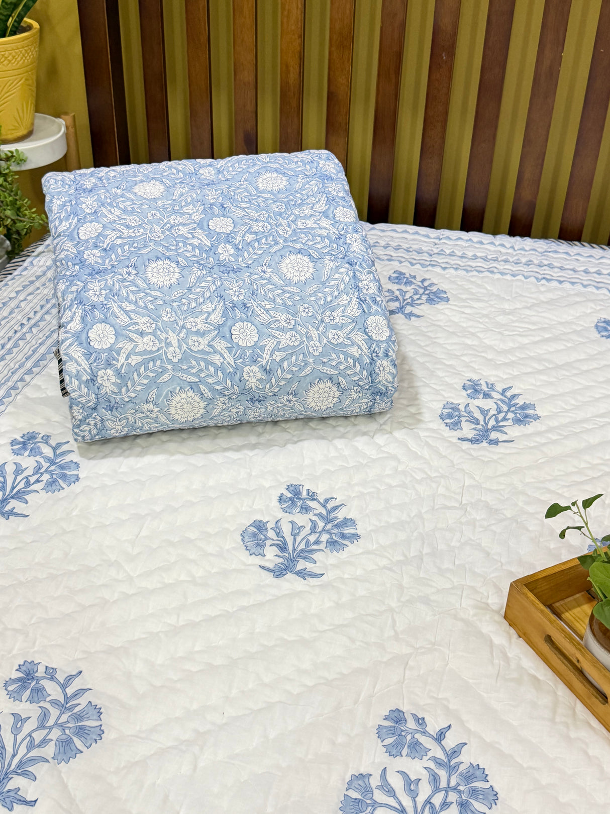 cosy-charm-reversible-quilt-bedroom-decor