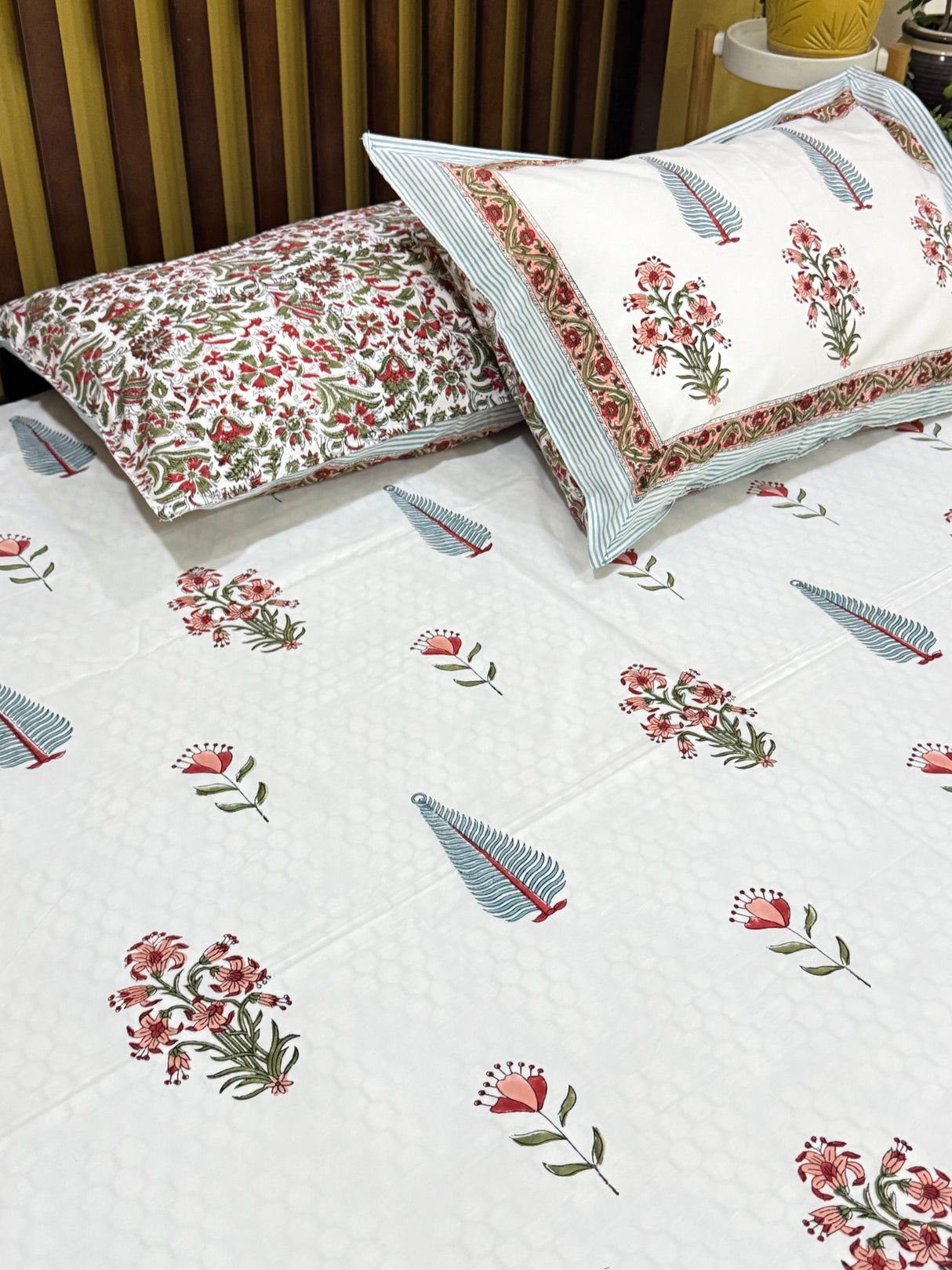 cotton-bedsheet-handblock-printed-plush-retreat