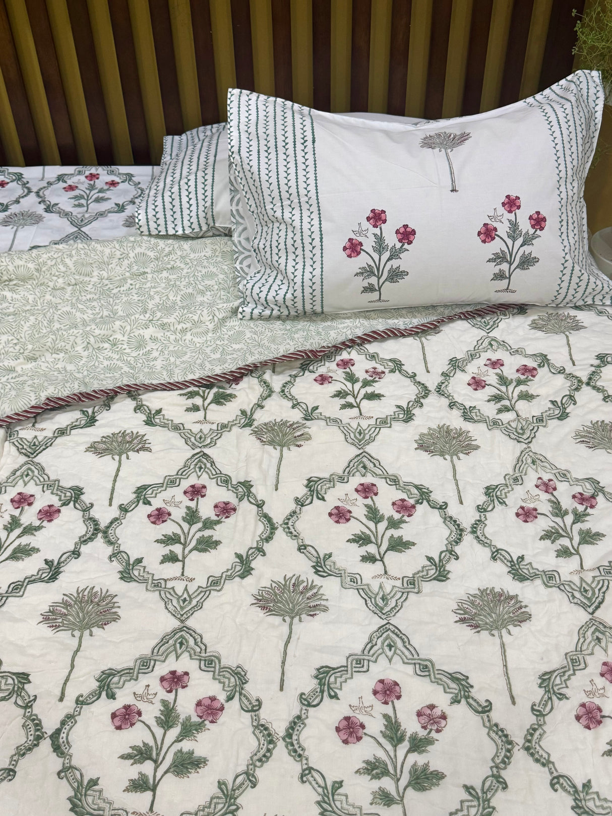 cotton-bedsheet-set-regal-heritage-reversible-mulmul-quilt