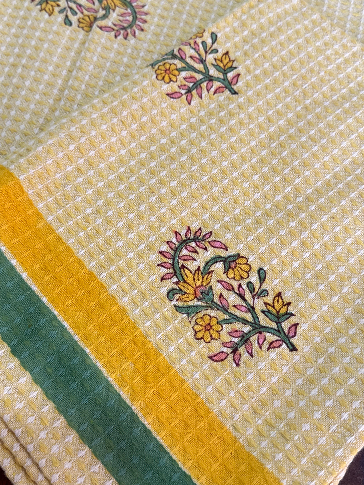 cotton-hand-towel-with-delicate-floral-motifs