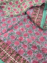cotton-quilt-with-detailed-flower-and-foliage-print
