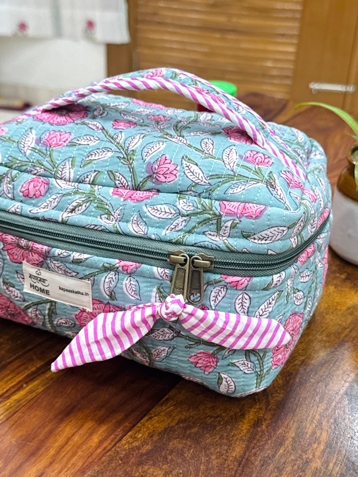 cotton-vibrant-handmade-floral-quilted-vanity-bag