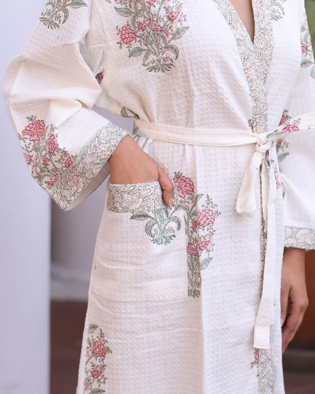 cotton-waffle-bath-robe-with-handblock