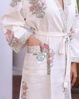 cotton-waffle-bath-robe-with-handblock