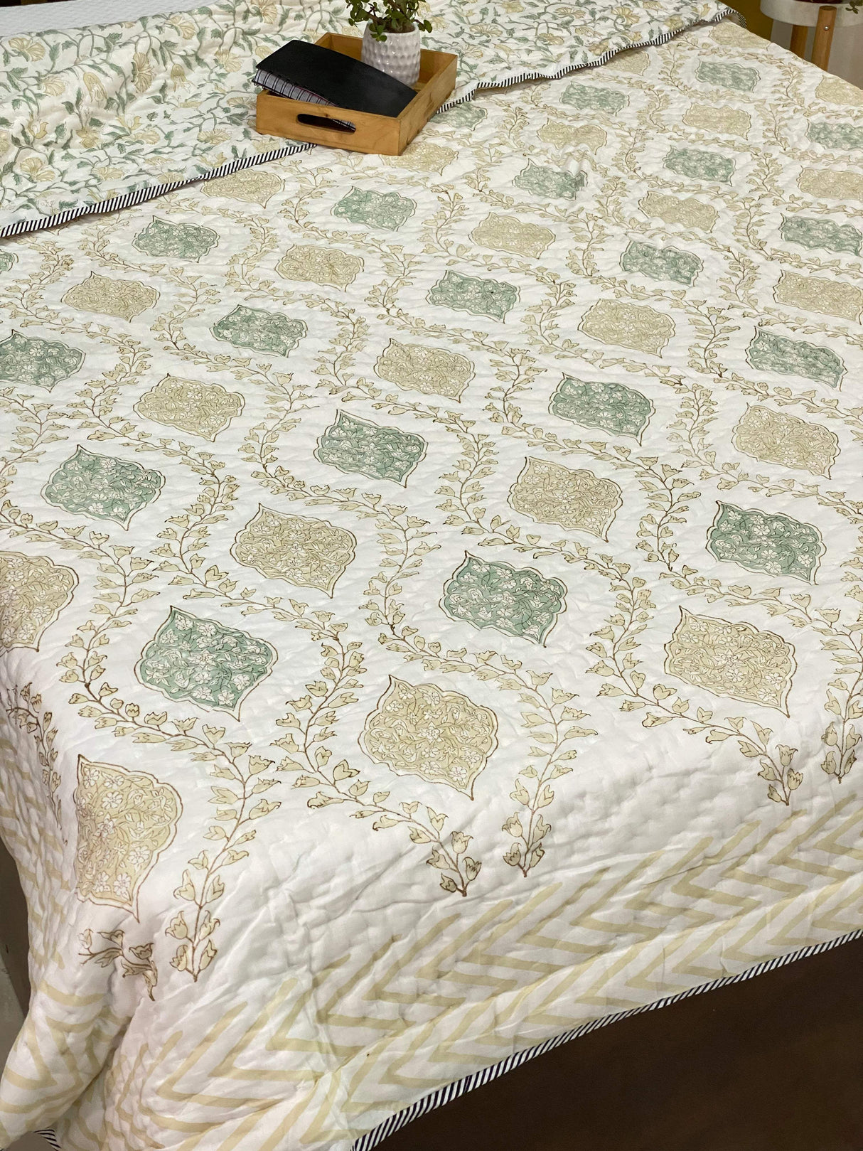 cream-green-double-cotton-quilt-complete-view