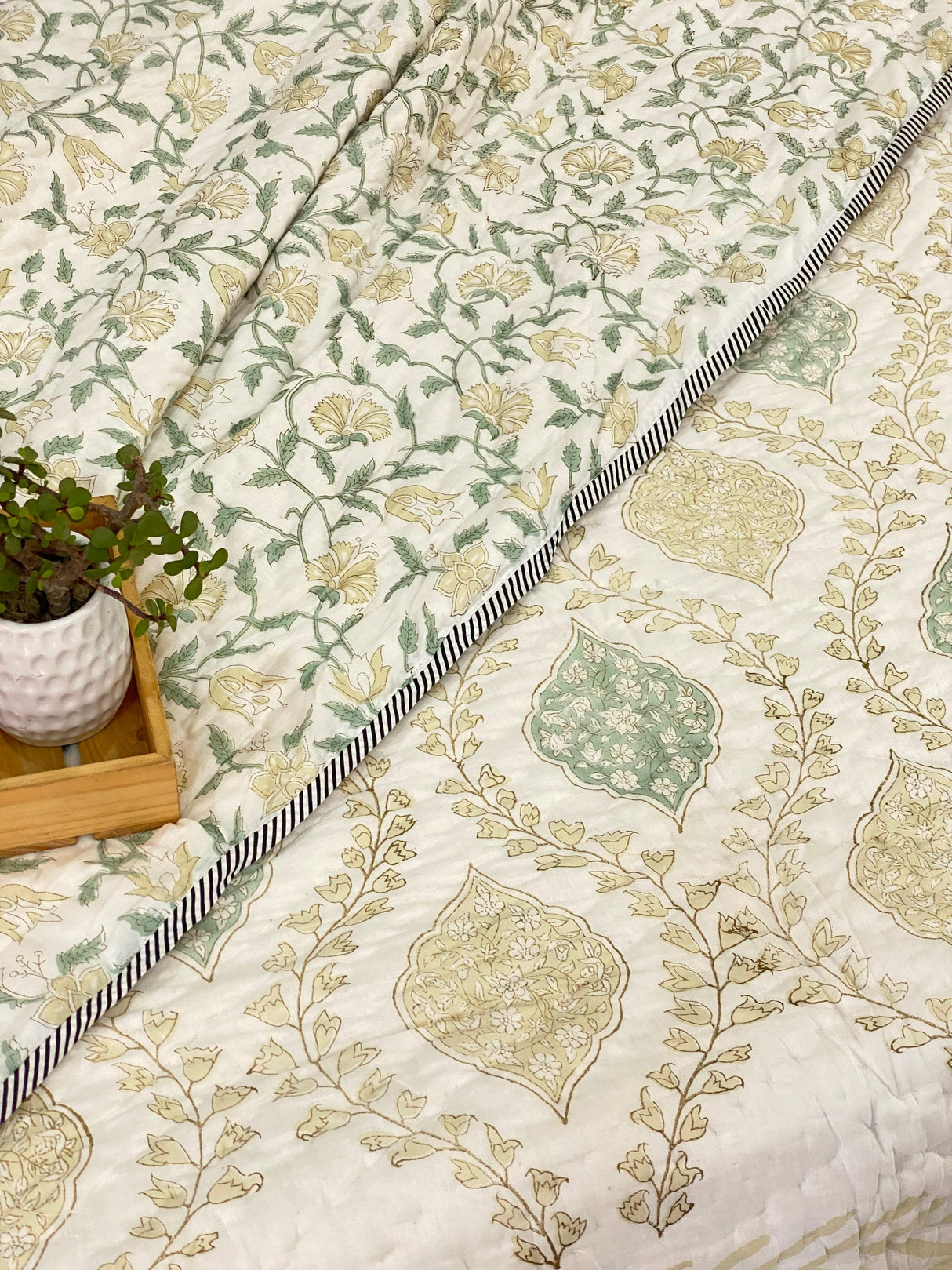 cream-green-double-cotton-quilt-corner-view