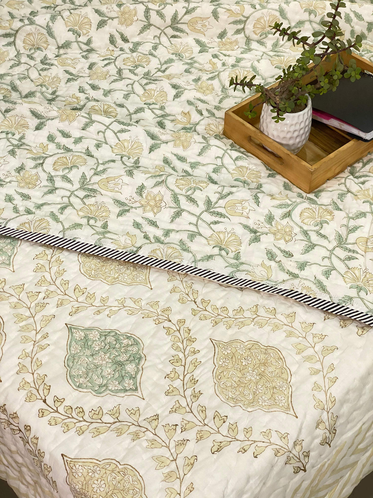 cream-green-double-cotton-quilt-design-view