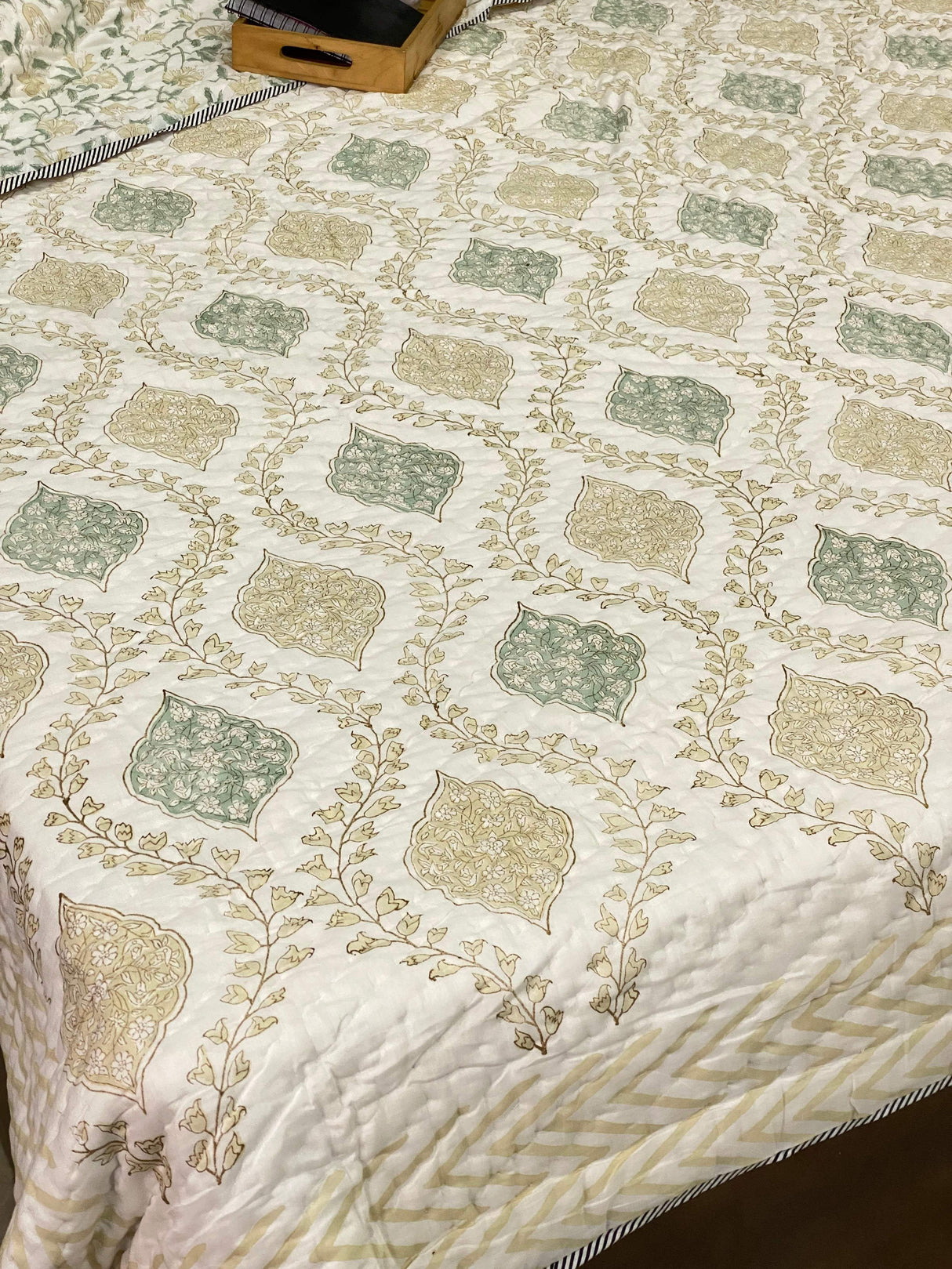 cream-green-double-cotton-quilt-overall-view