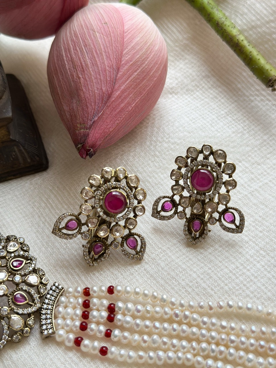 crimson-majesty-92-5-silver-victorian-finish-choker-set