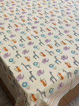 double-jungle-cotton-bedsheet-close-up