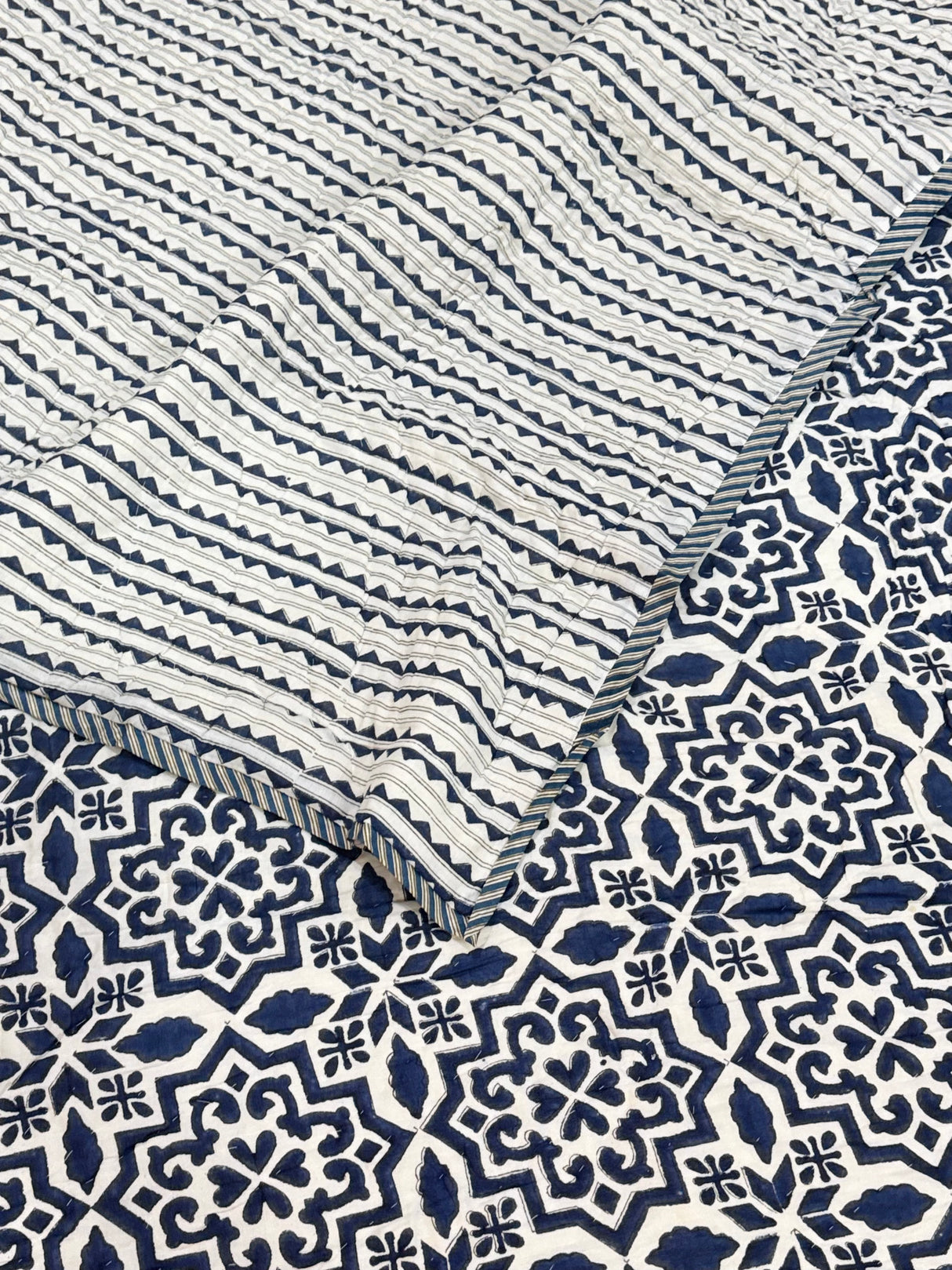 dual-sided-cotton-quilt-with-intricate-pattern