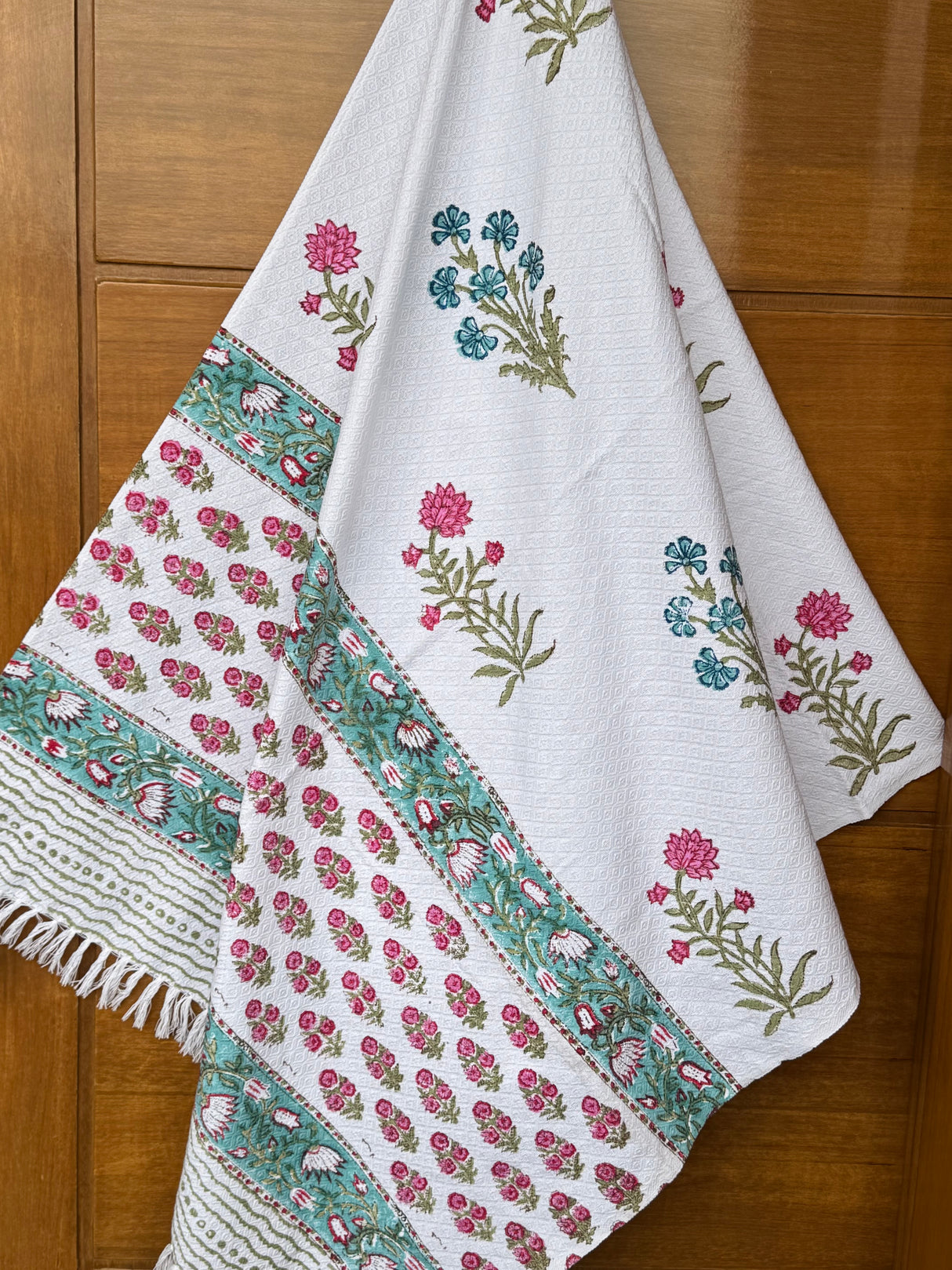 elegant-blossom-border-cotton-jacquard-bath-towel