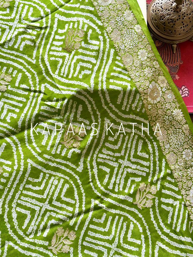elegant-georgette-bandhani-saree-style