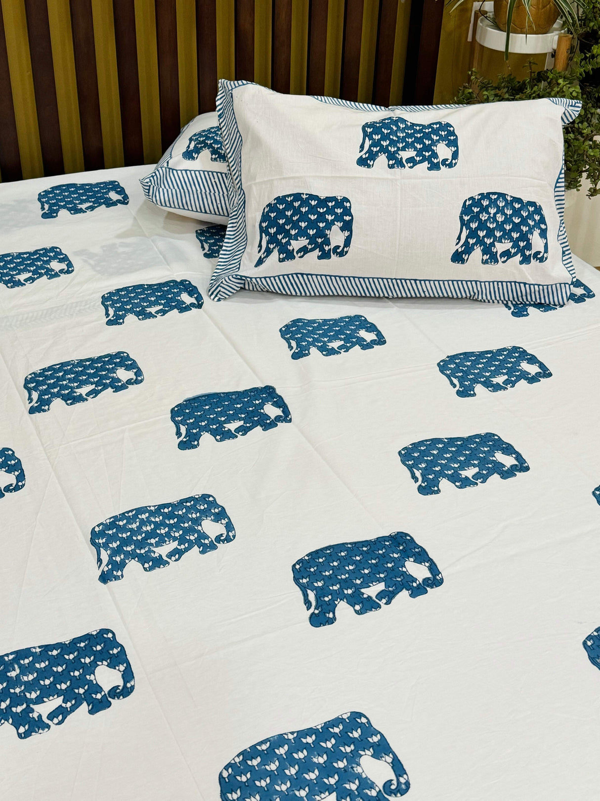 elephant-cotton-bedsheet-close-up