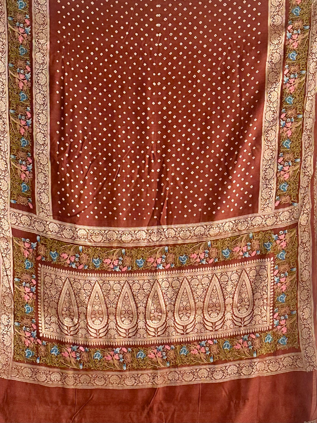 embroidered-pallu-chiniya-silk-saree