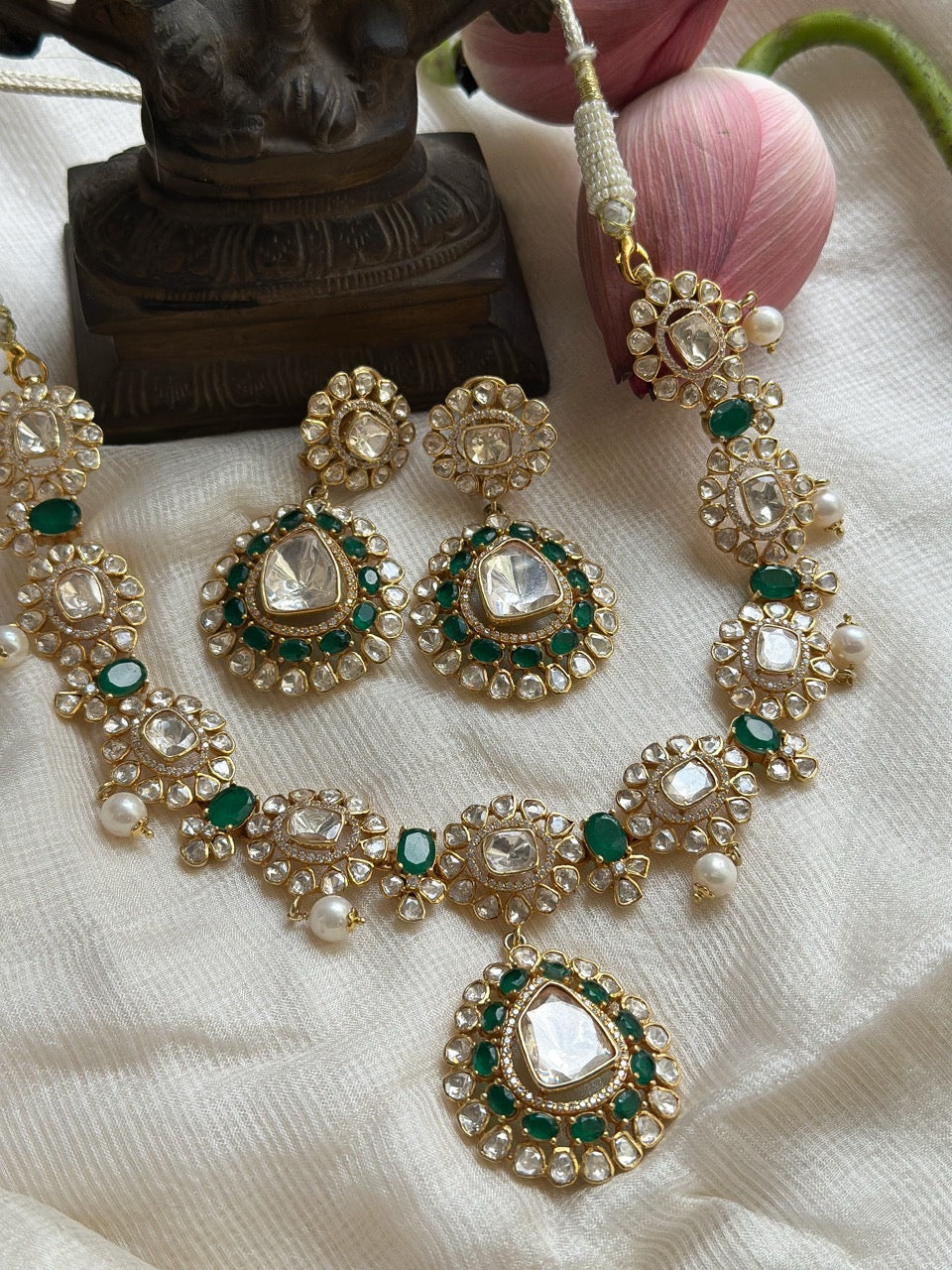 emerald-noor-handcrafted-92-5-silver-necklace-with-moissanite-polki