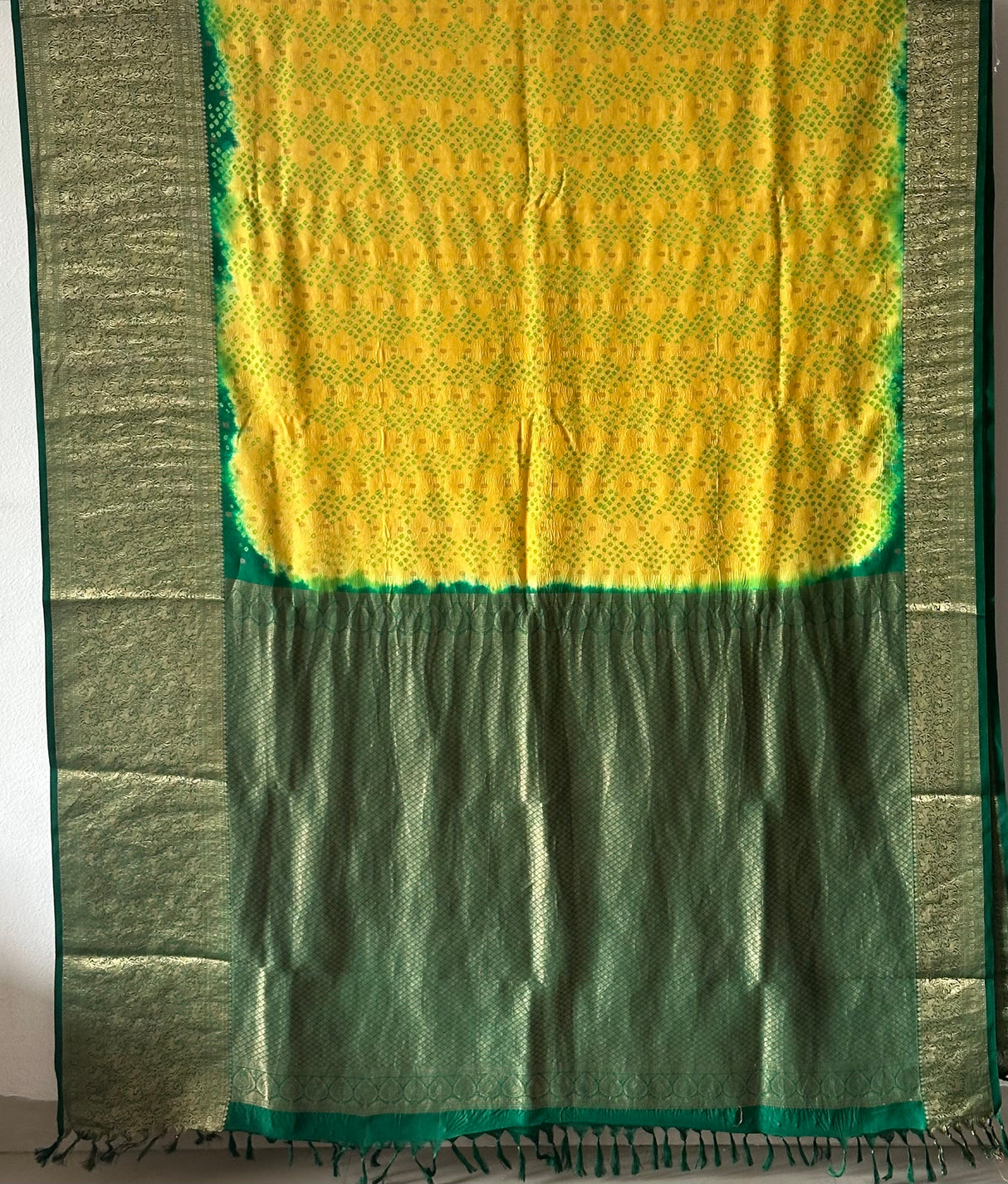 ethnic-handloom-bandhani-saree-for-festive-wear