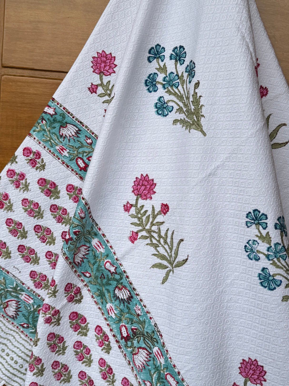 everyday-bath-towel-with-printed-border-style