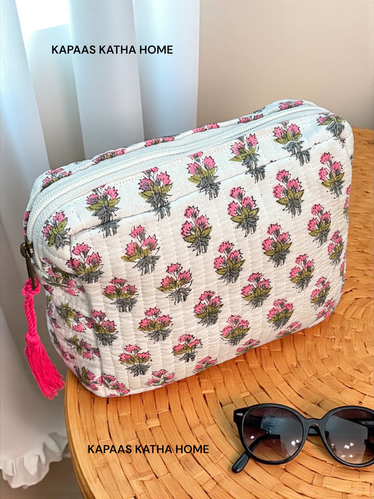 feminine-rosette-pattern-quilted-cotton-organizer