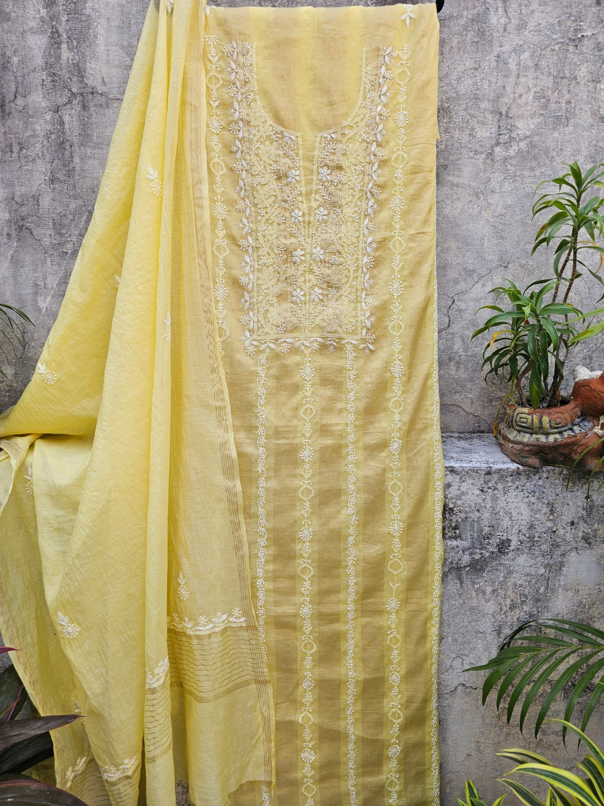 fida-e-chikan-mul-chanderi-unstitched-suit-set