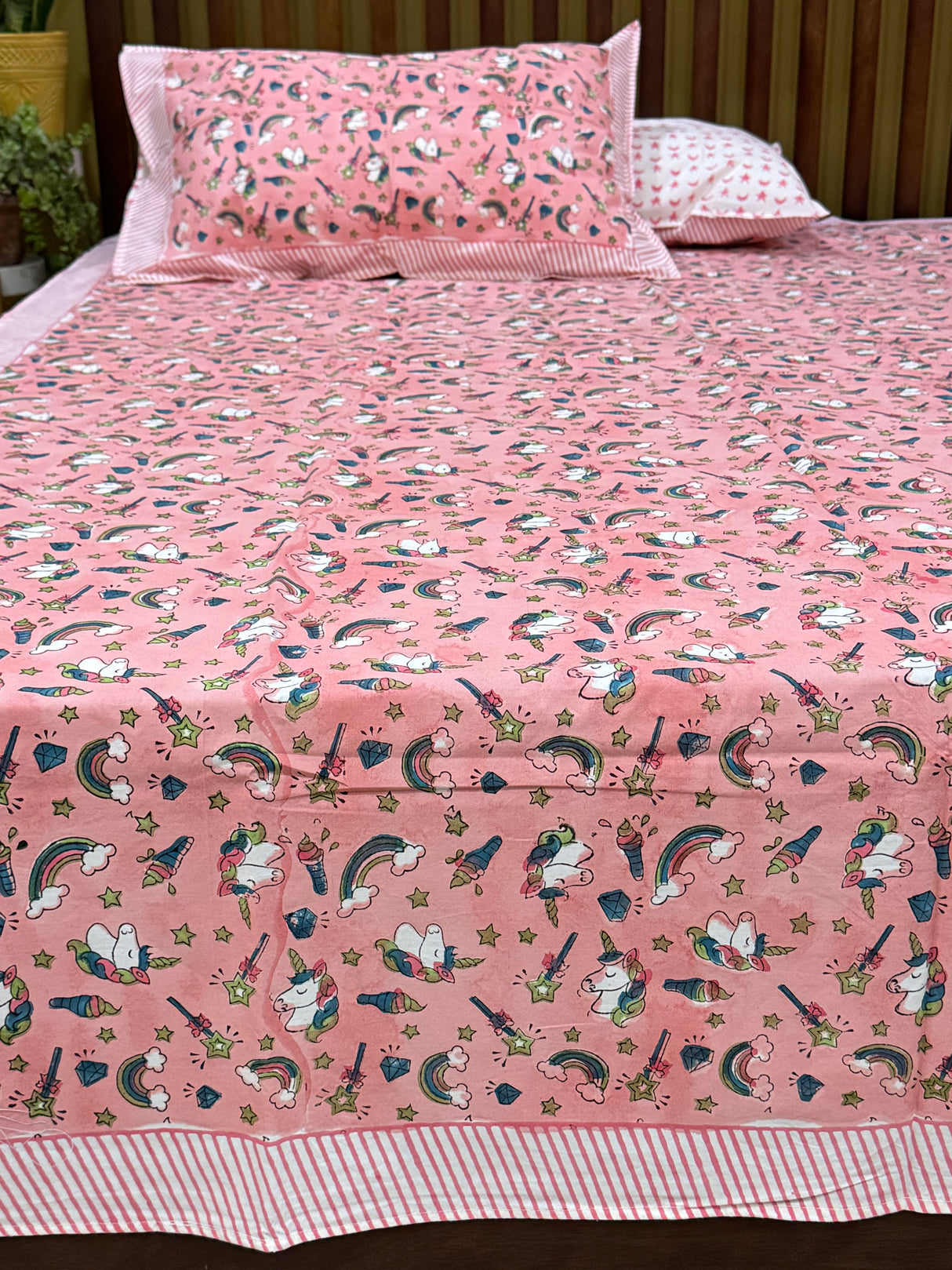 fitted-bright-unicorn-theme-block-printed-pure-cotton-kids-bed-sheet
