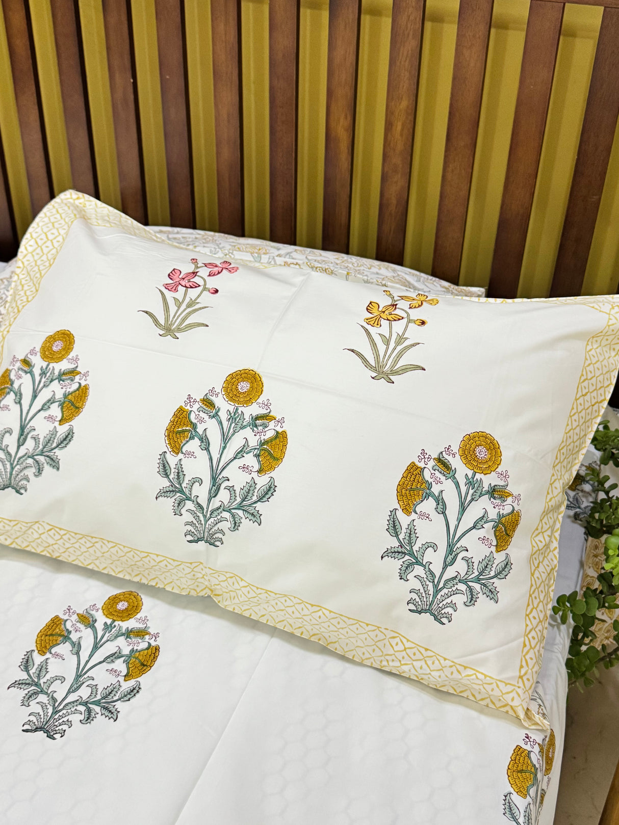 fitted-lustrous-bloom-handblock-print-pure-cotton-bedsheet