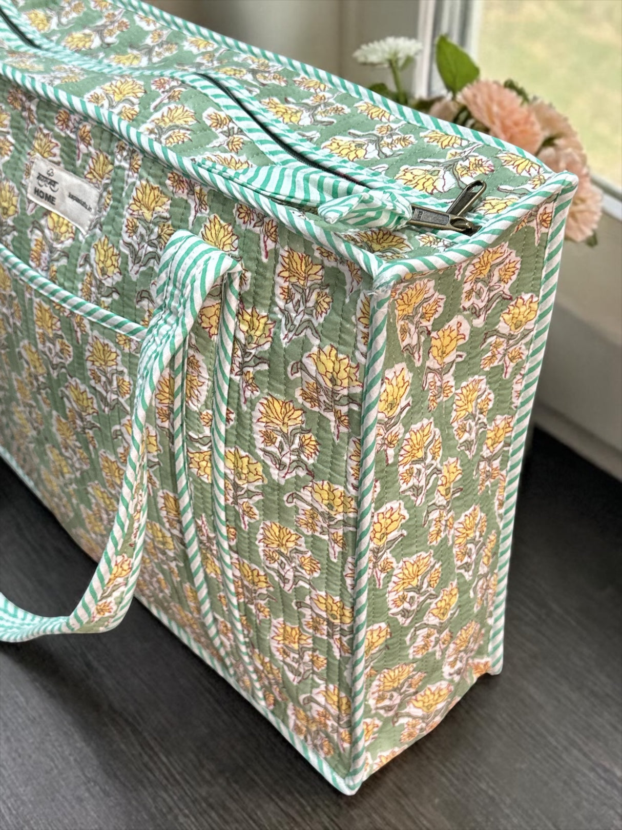 floral-block-print-lightweight-tote-bag-zip
