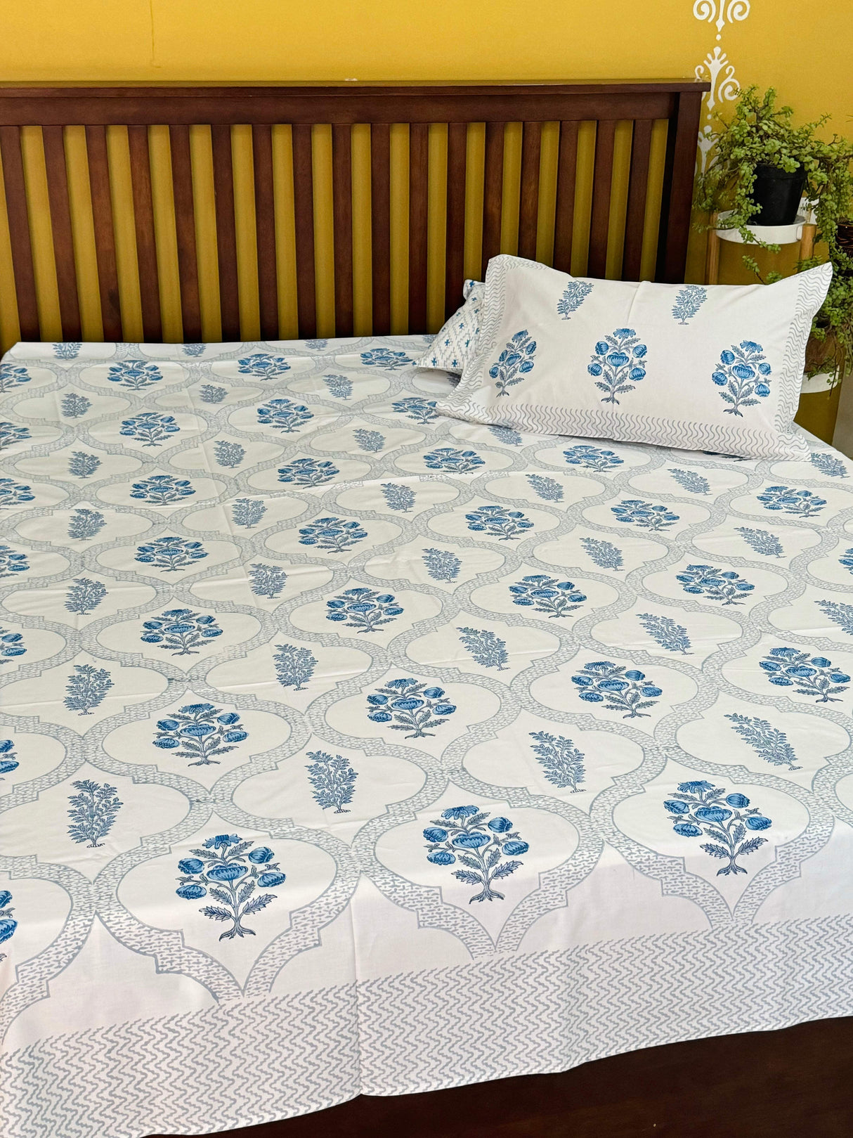 floral-blue-king-cotton-bedsheet-pattern-view