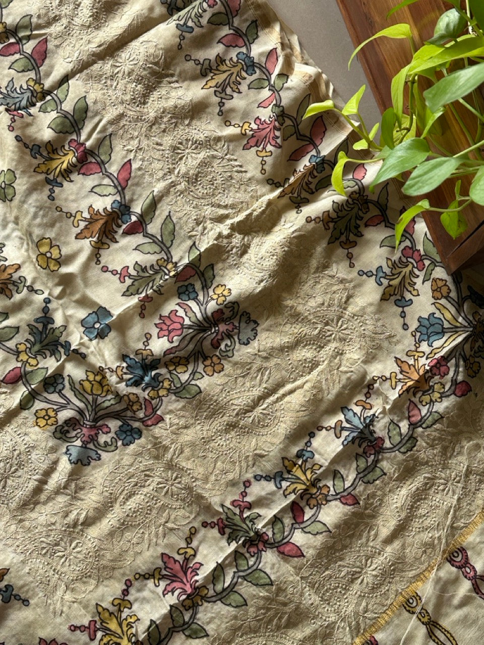 floral-kalamkari-dupatta-with-lucknow-chikankari-on-chanderi-cotton-silk