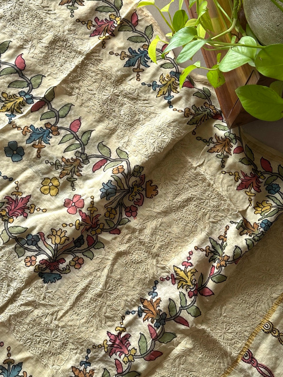 floral-kalamkari-dupatta-with-lucknow-chikankari-on-chanderi-cotton-silk