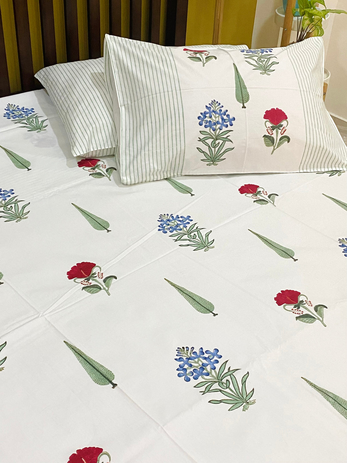 handcrafted-floral-king-size-bedsheet