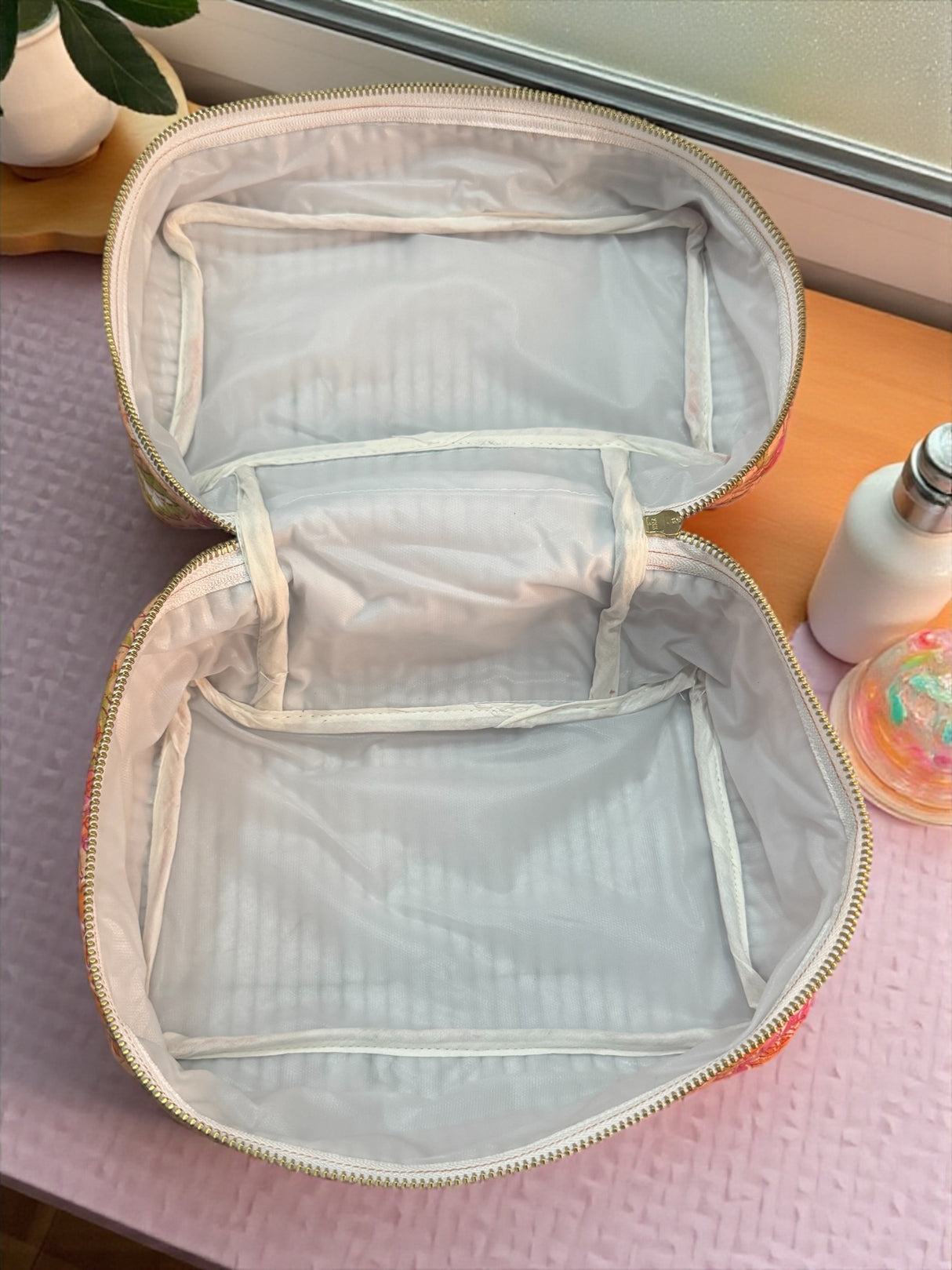 floral-utility-bag-for-cosmetics-and-accessories