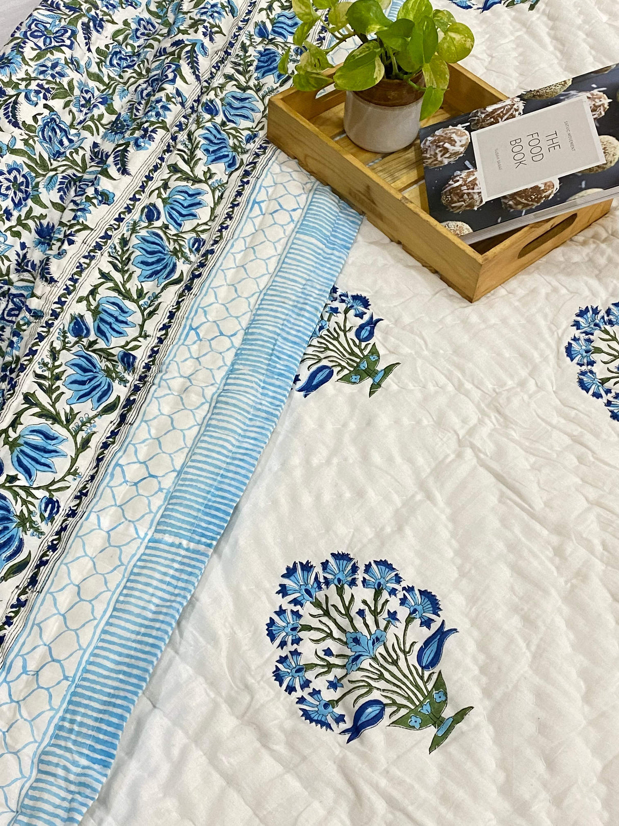 flower-blue-king-cotton-quilt-close-up