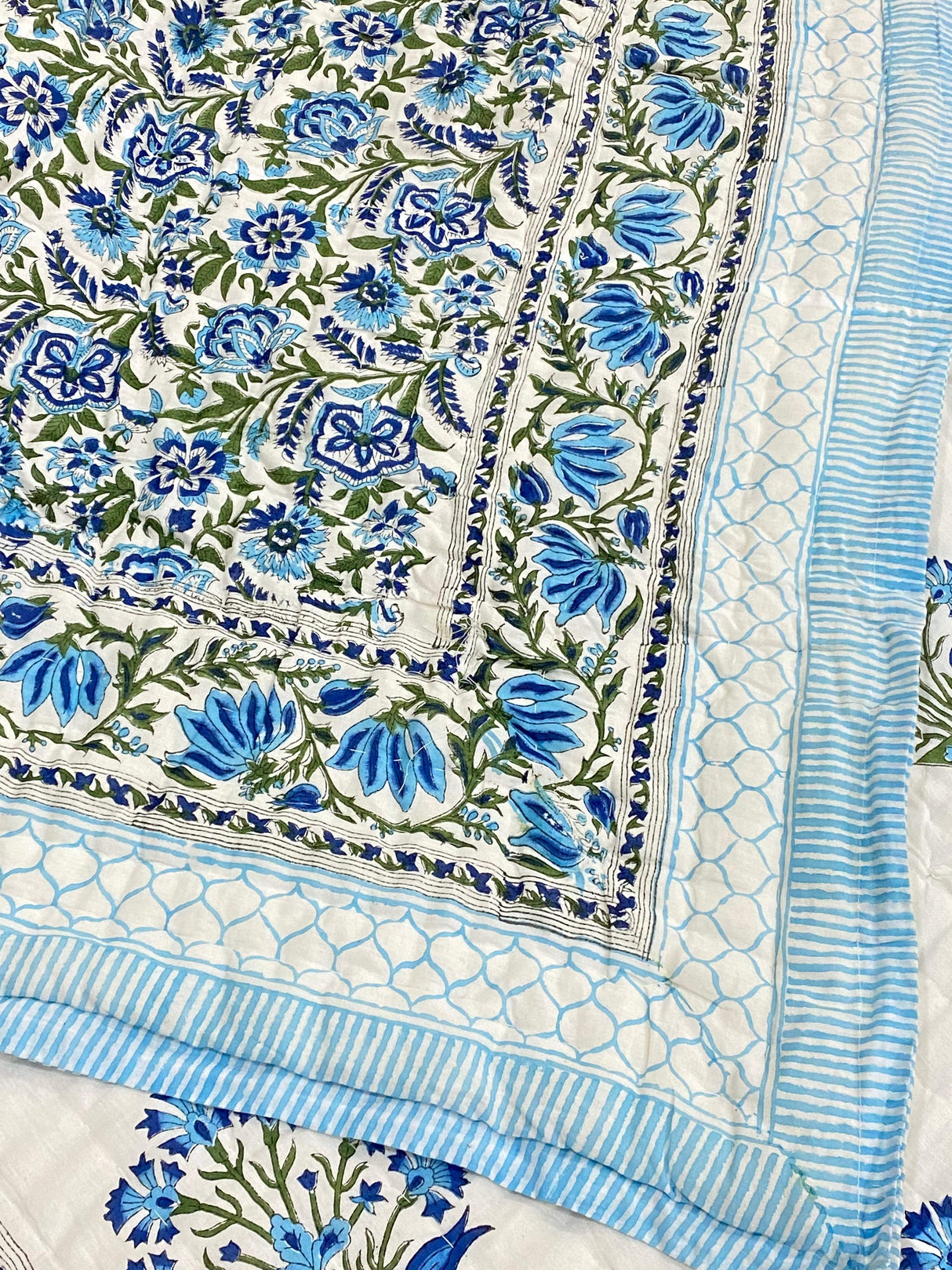 flower-blue-king-cotton-quilt-corner-view