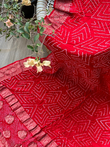 geometrical_pattern_red_bandhani_dupatta