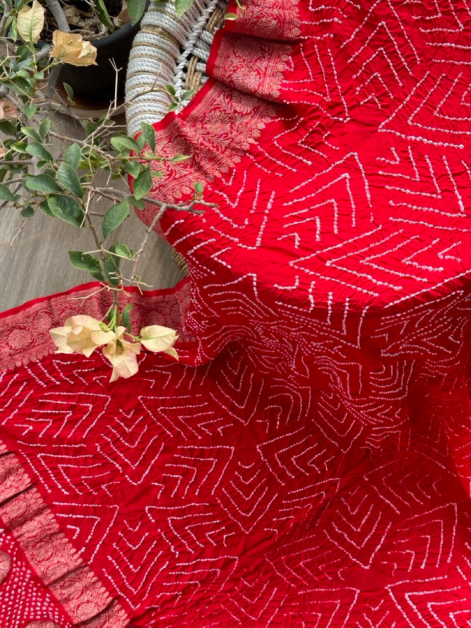 geometrical_pattern_red_bandhani_dupatta