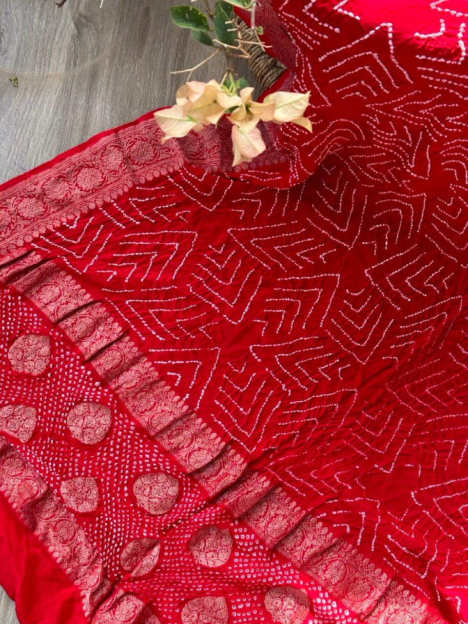 geometrical_pattern_red_bandhani_dupatta