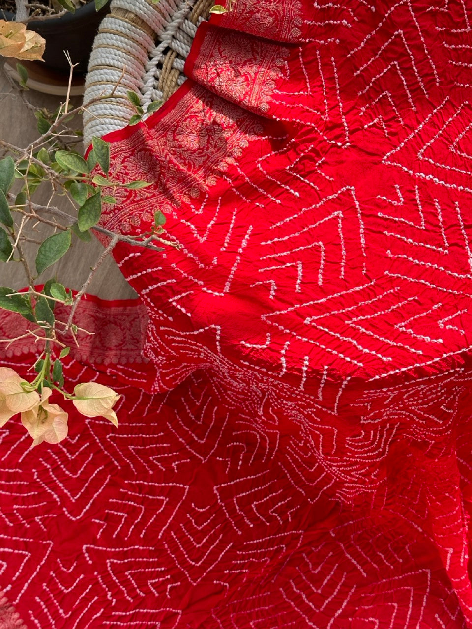 geometrical_pattern_red_bandhani_dupatta