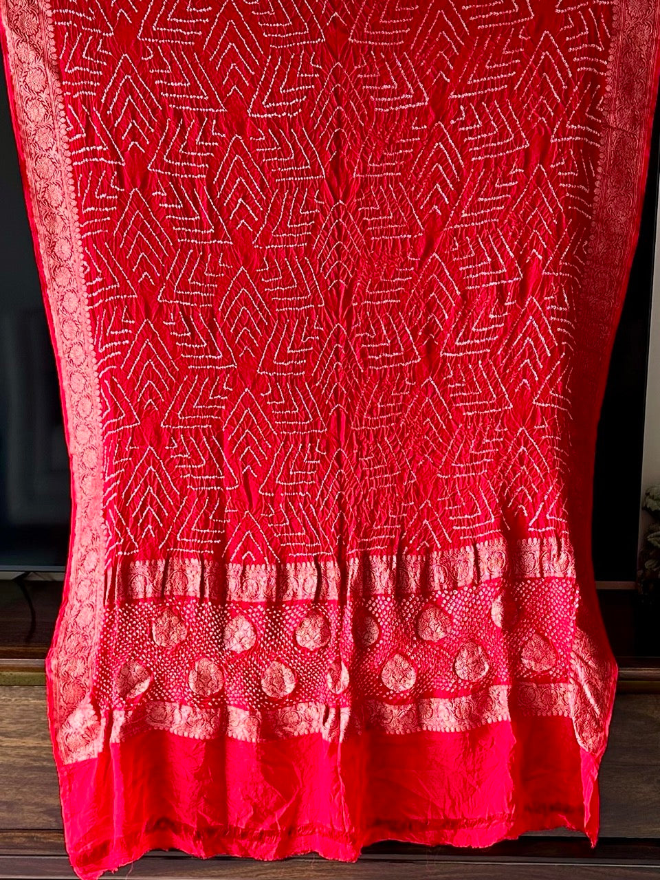 geometrical_pattern_red_bandhani_dupatta