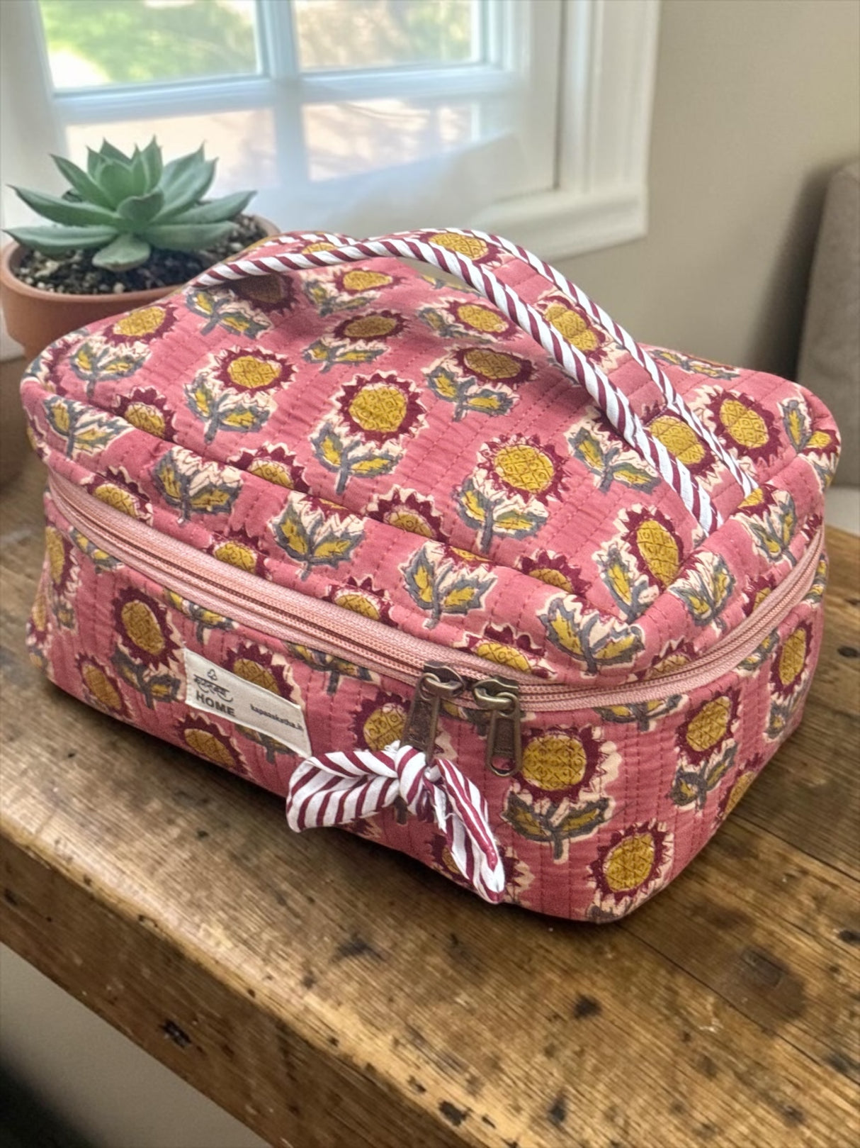 gifting-graceful-floral-handmade-vanity-bag