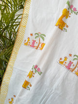 yellow-giraffe-animal-print-kids-cotton-blanket
