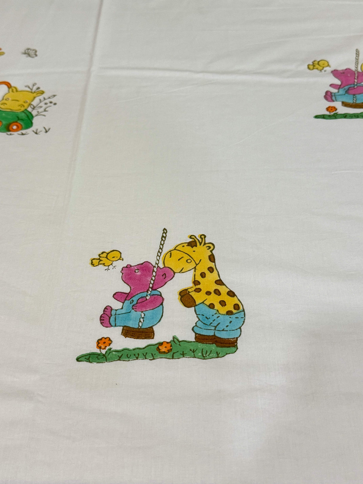 giraffe-cotton-bedsheet-close-up-view