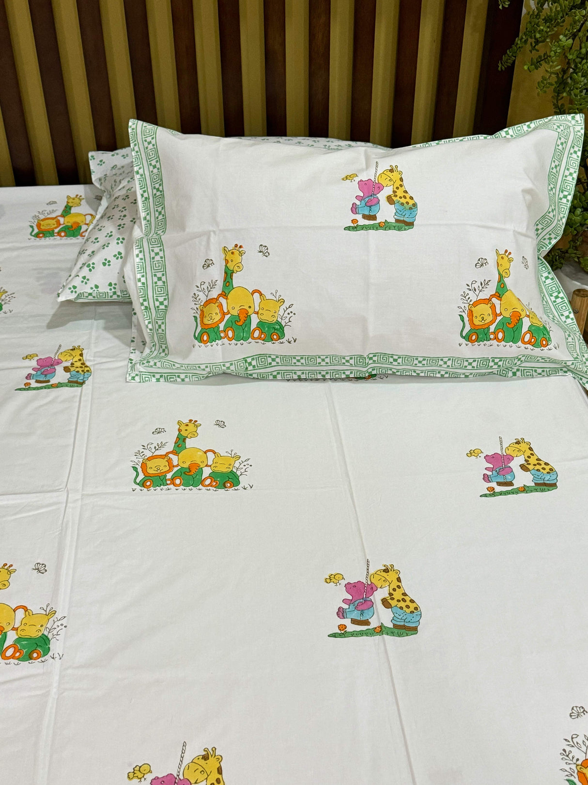 giraffe-cotton-bedsheet-full-view