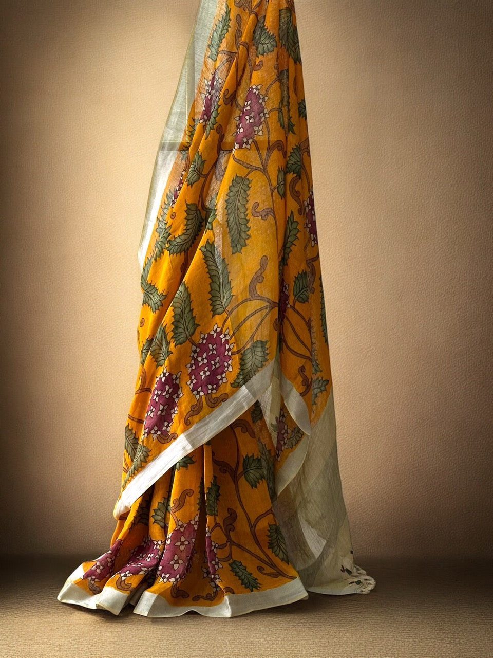golden-meadow-handloom-linen-kalamkari-saree