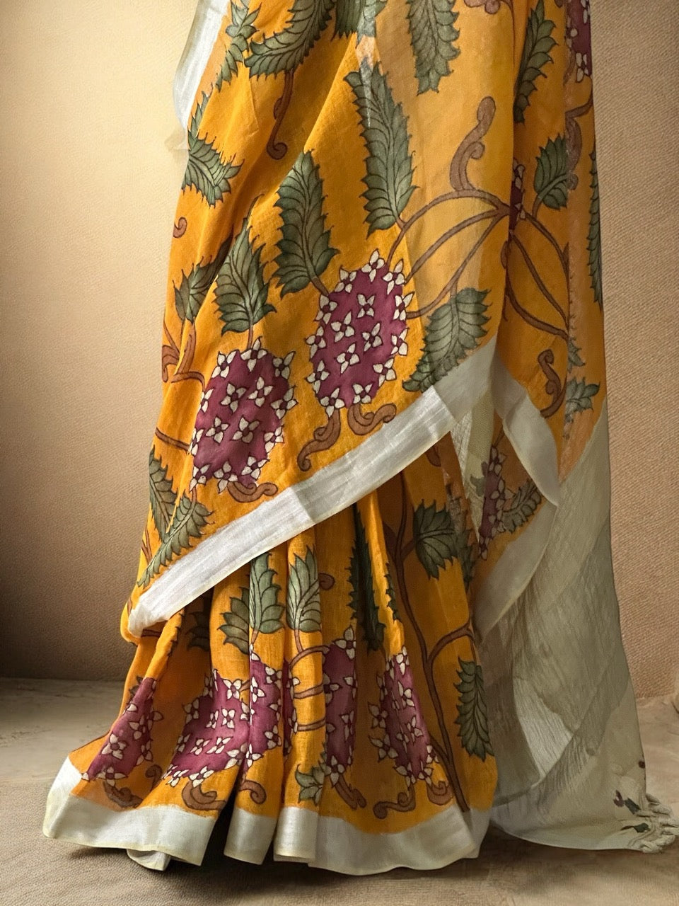 golden-meadow-handloom-linen-kalamkari-saree
