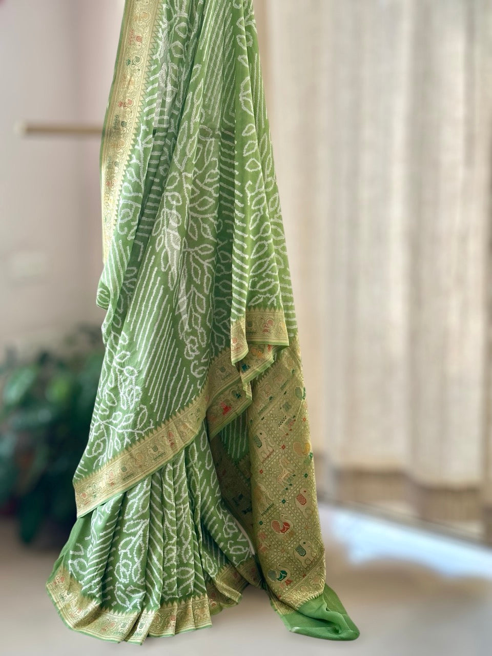 Green Colour Pure Banarsi Gerogette Chiffon Bandhani Saree