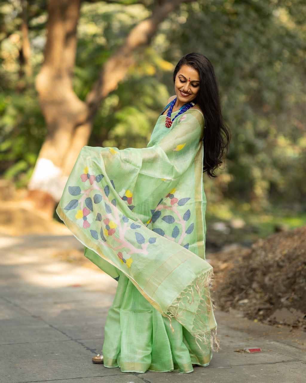 green-base-with-blue-leaves-handloom-tissue-silk-saree-with-jamdani-weaving
